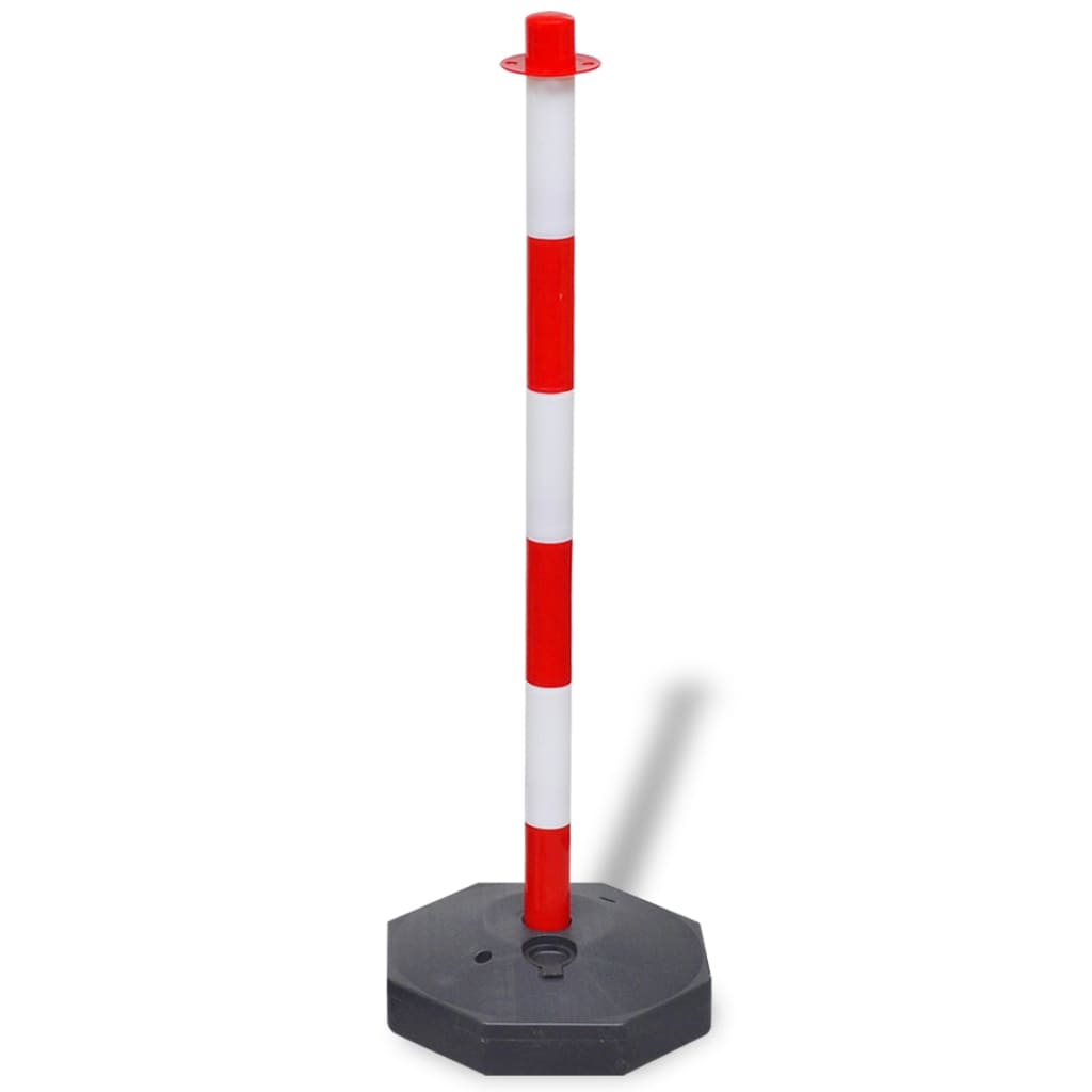 sæt med 4 trafikpæle og 2 plastikkæder på 10 m hver