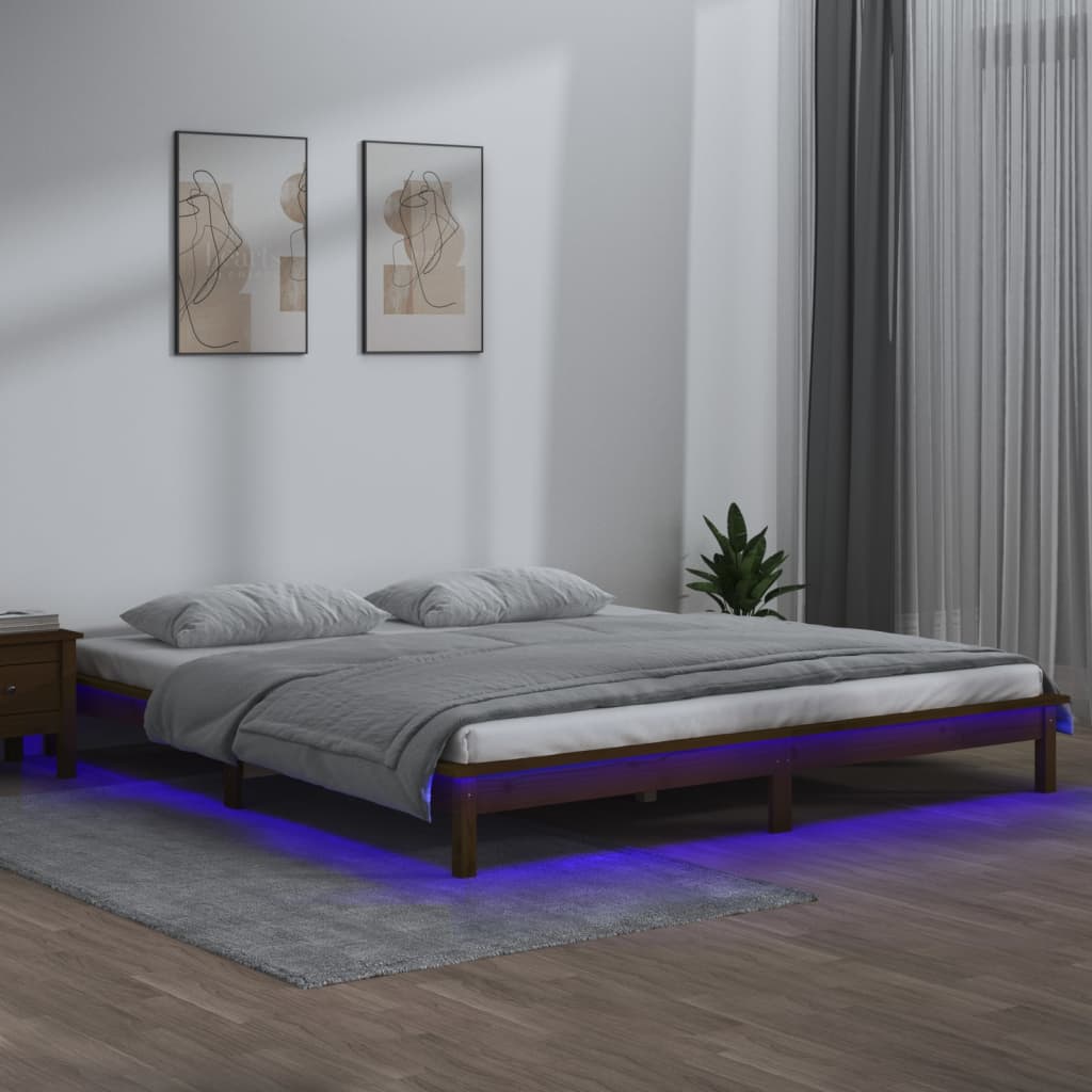sengeramme med LED-lys 140x200 cm massivt træ gyldenbrun