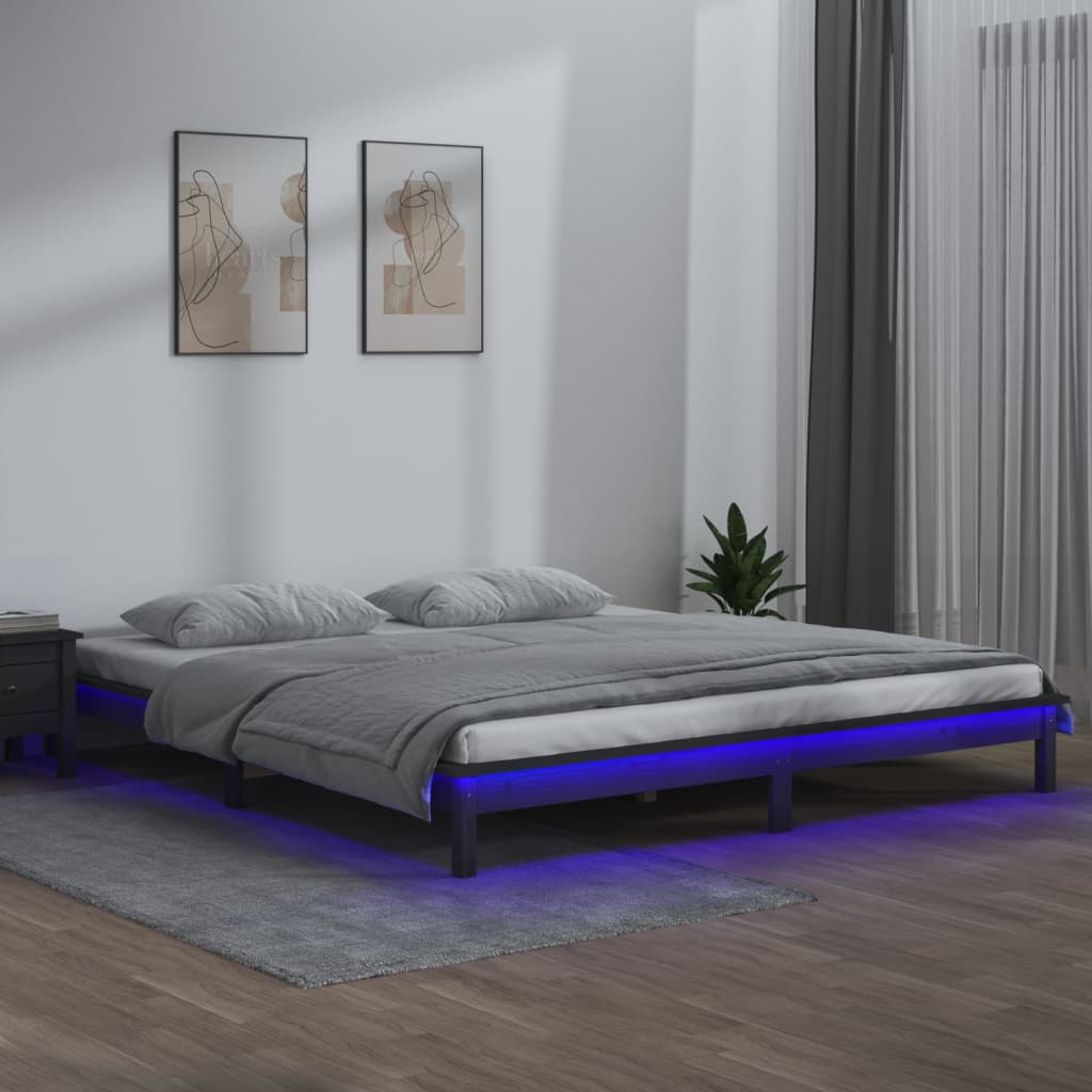 sengeramme med LED-lys 140x190 cm massivt træ grå