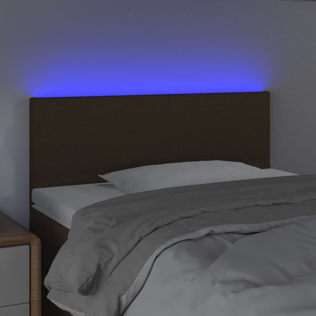 sengegavl med LED-lys 90x5x78/88 cm stof mørkebrun