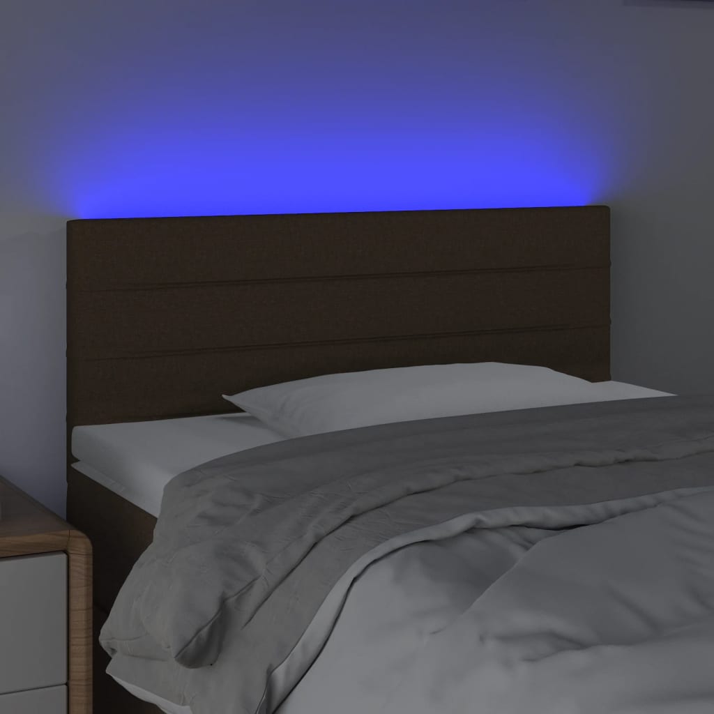 sengegavl med LED-lys 80x5x78/88 cm stof mørkebrun