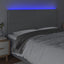 sengegavl med LED-lys 180x5x118/128 cm stof lysegrå