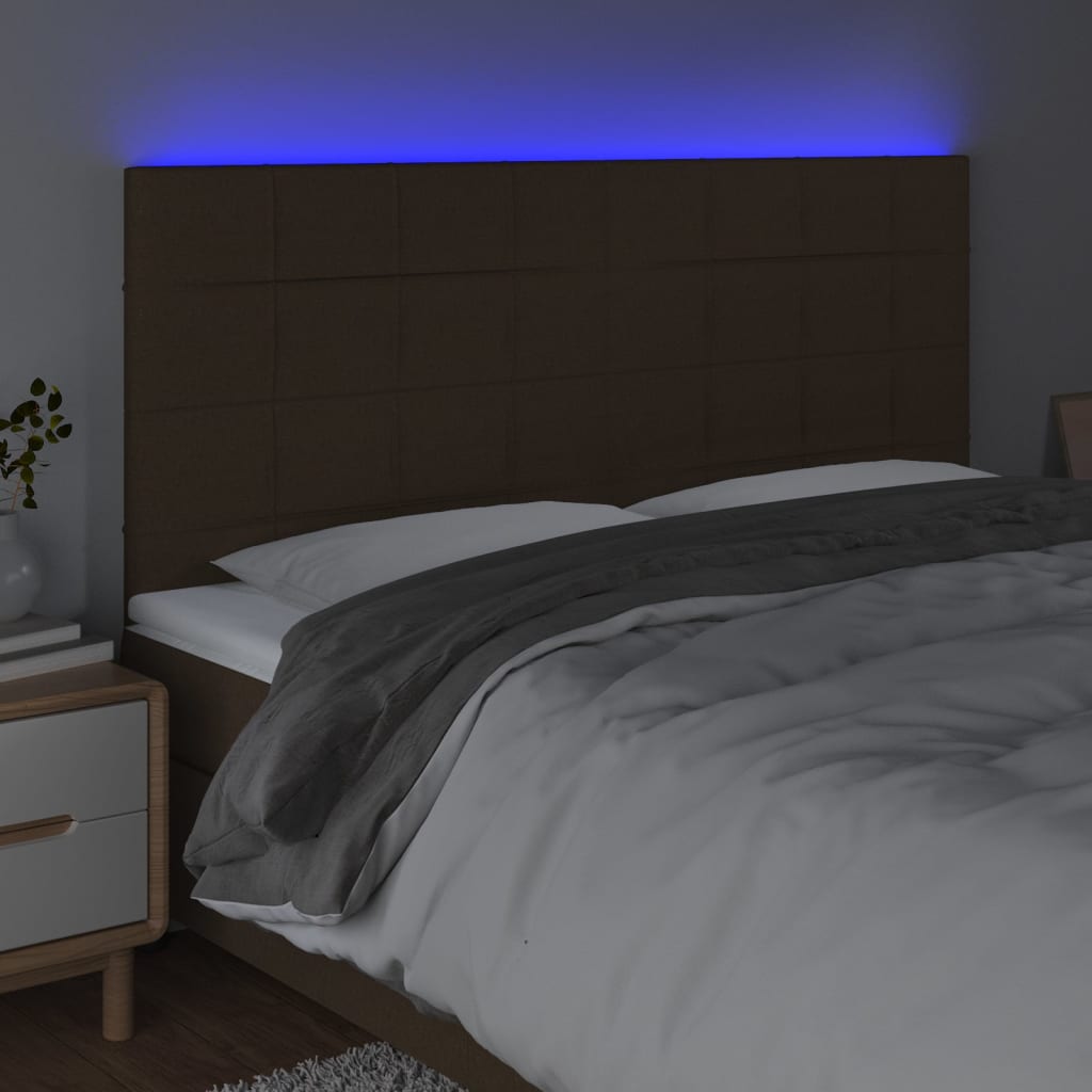 sengegavl med LED-lys 200x5x118/128 cm stof mørkebrun