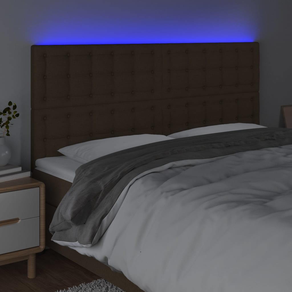 sengegavl med LED-lys 160x5x118/128 cm stof mørkebrun