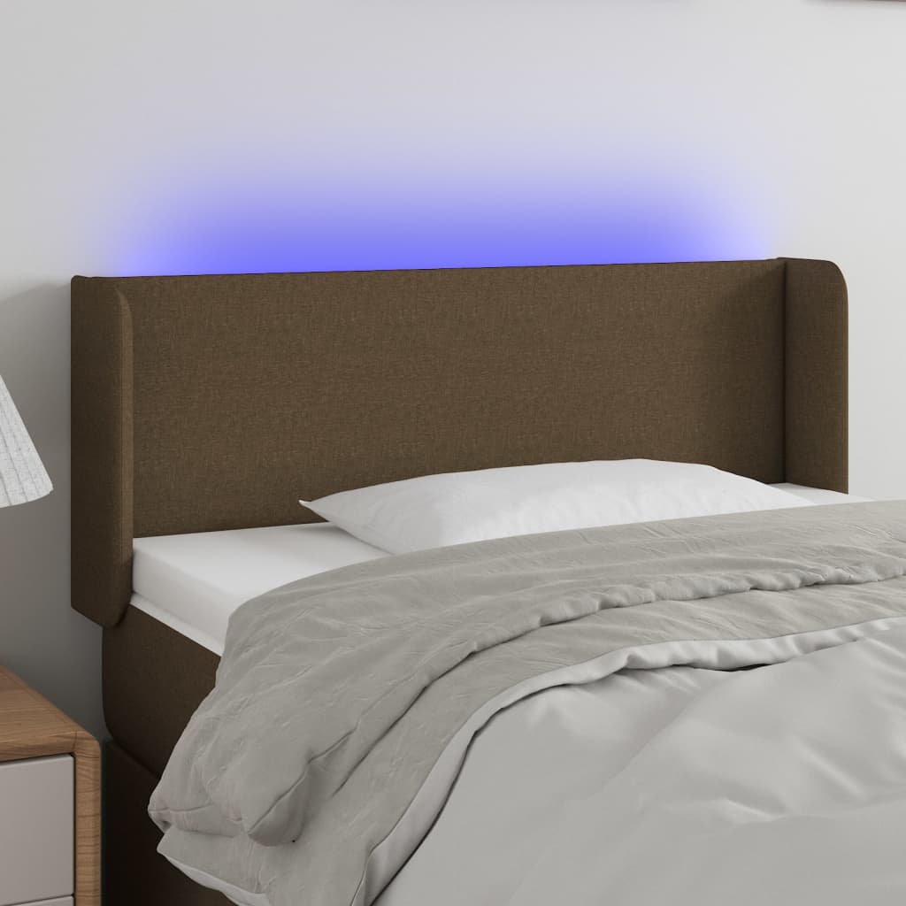 sengegavl med LED-lys 93x16x78/88 cm stof mørkebrun