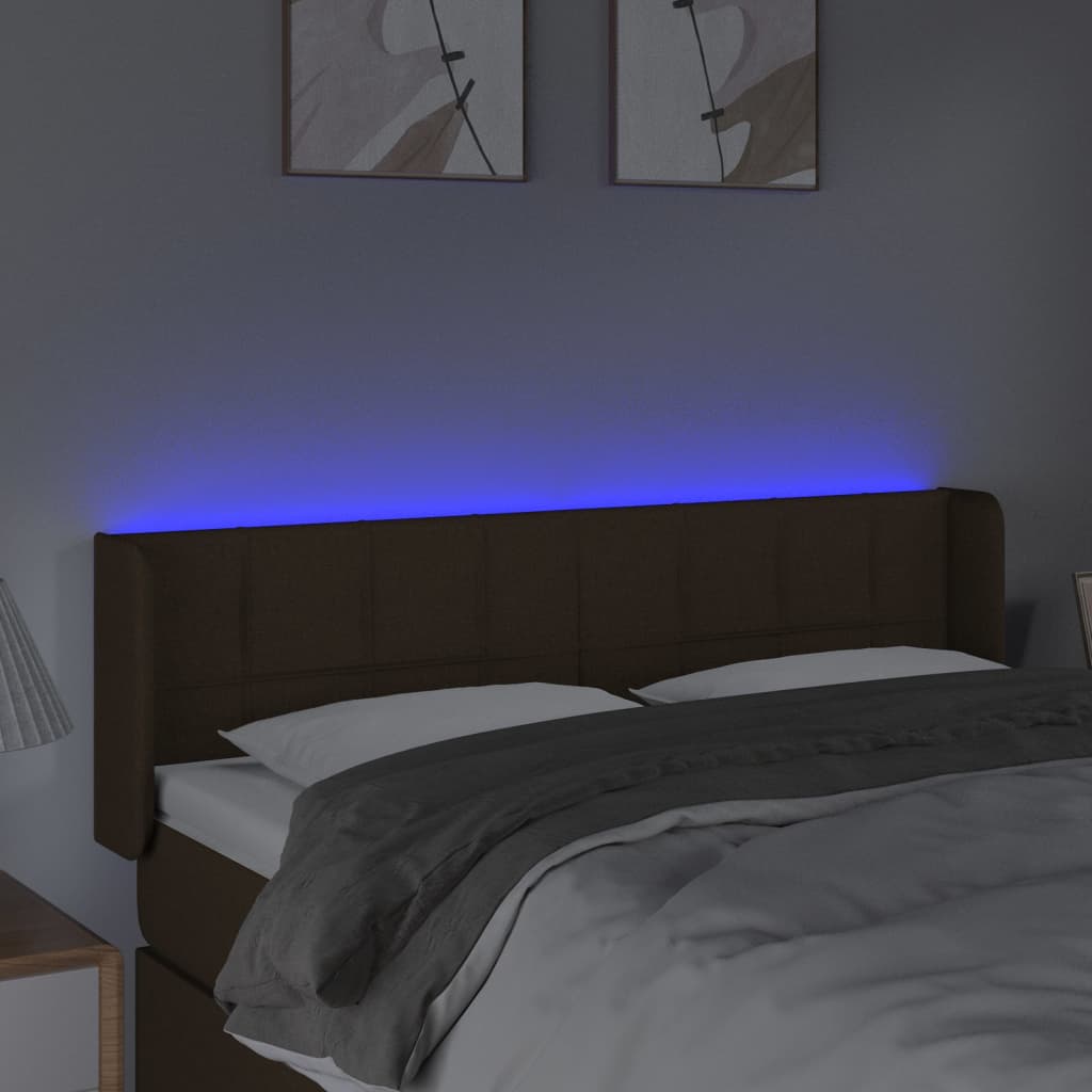 sengegavl med LED-lys 147x16x78/88 cm stof mørkebrun