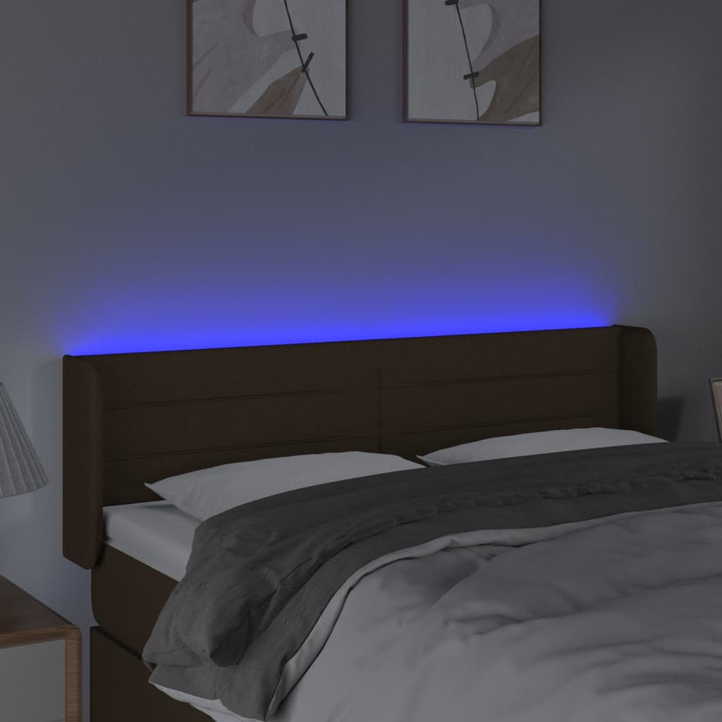 sengegavl med LED-lys 147x16x78/88 cm stof mørkebrun