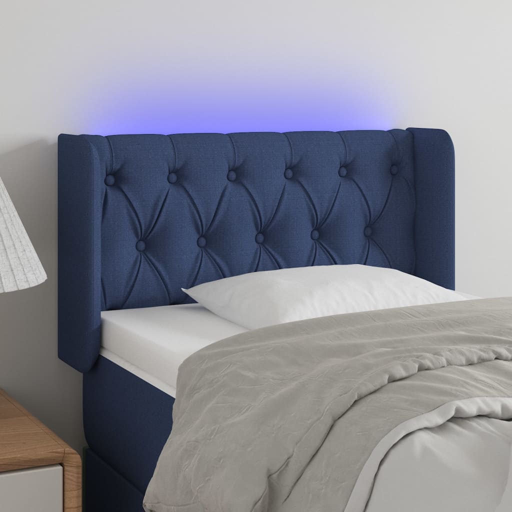 sengegavl med LED-lys 83x16x78/88 cm stof blå