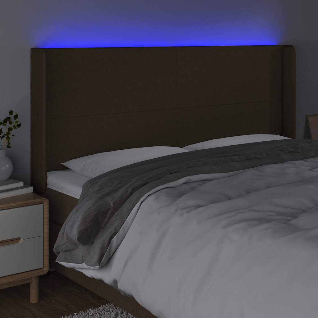 sengegavl med LED-lys 203x16x118/128 cm stof mørkebrun