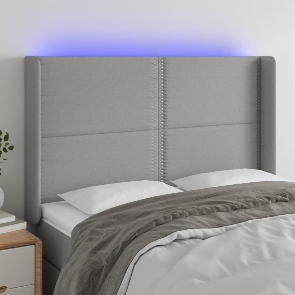 sengegavl med LED-lys 147x16x118/128 cm stof lysegrå