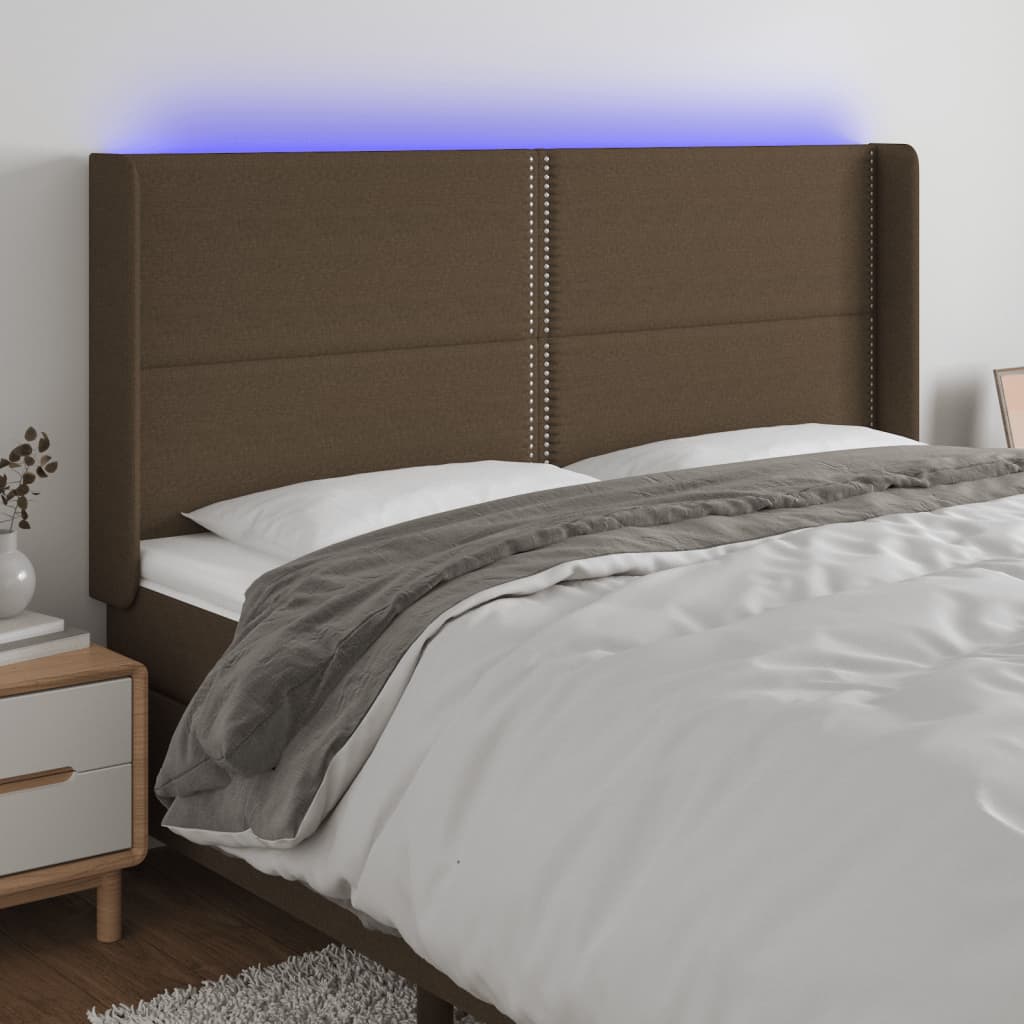 sengegavl med LED-lys 183x16x118/128 cm stof mørkebrun