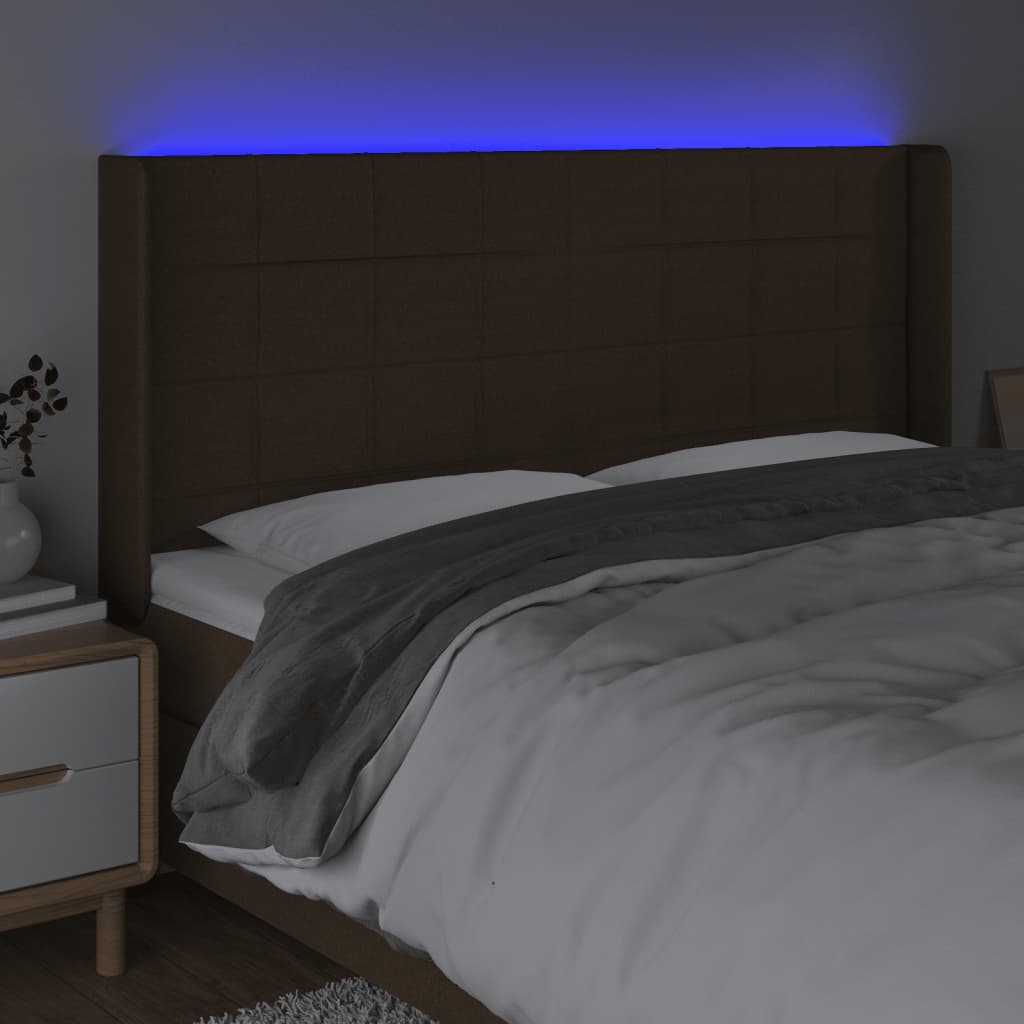 sengegavl med LED-lys 203x16x118/128 cm stof mørkebrun