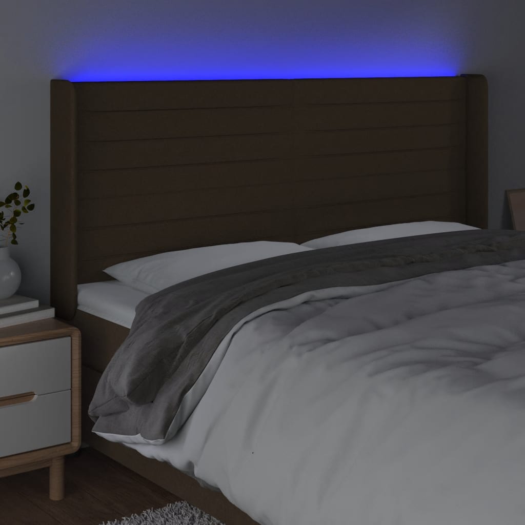 sengegavl med LED-lys 183x16x118/128 cm stof mørkebrun