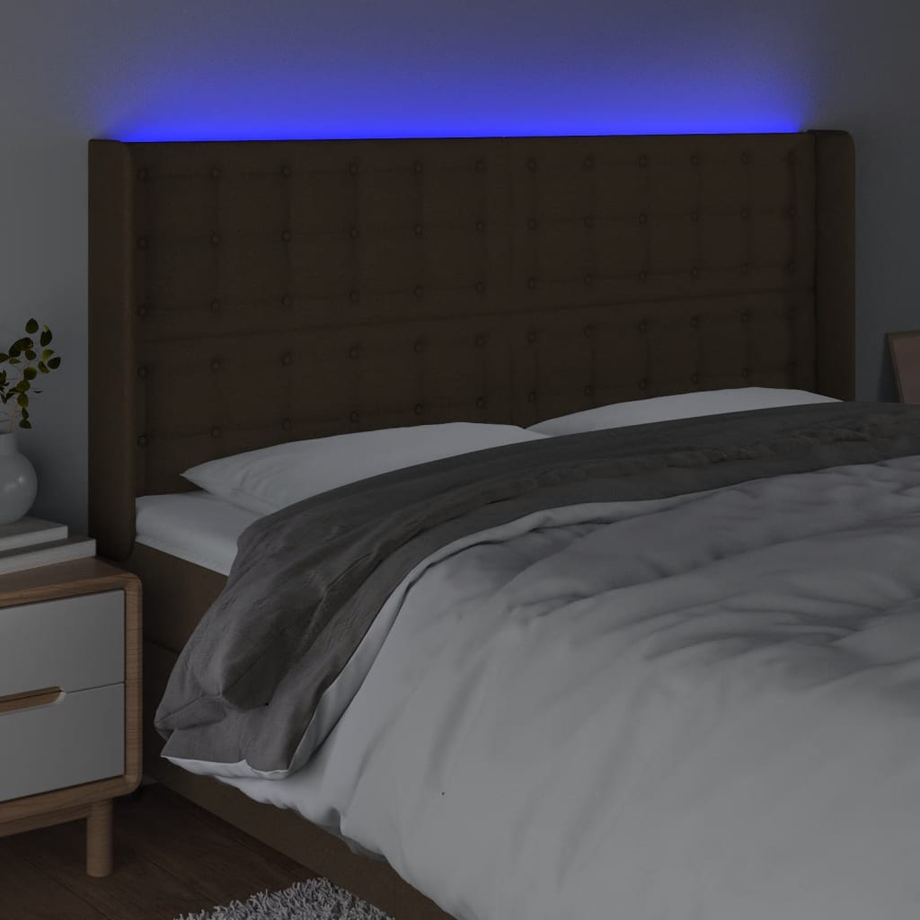sengegavl med LED-lys 183x16x118/128 cm stof mørkebrun