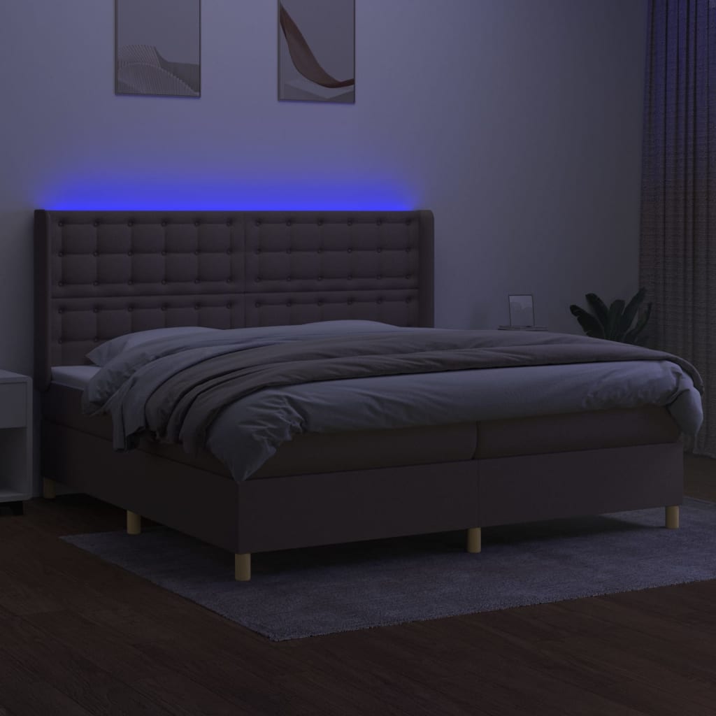 kontinentalseng med LED-lys 200x200 cm stof gråbrun