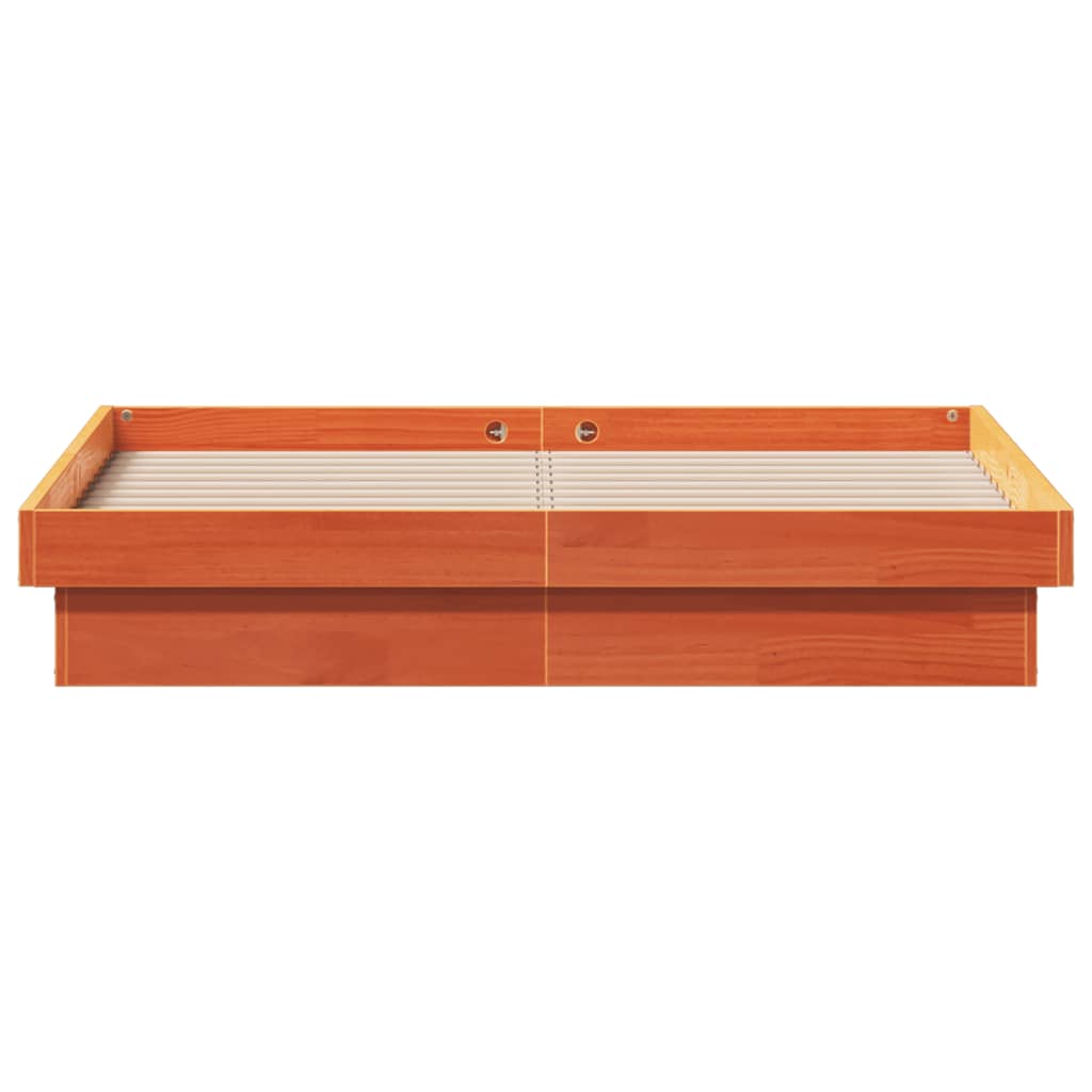 sengeramme med LED-lys 140x190 cm massivt fyrretræ gyldenbrun