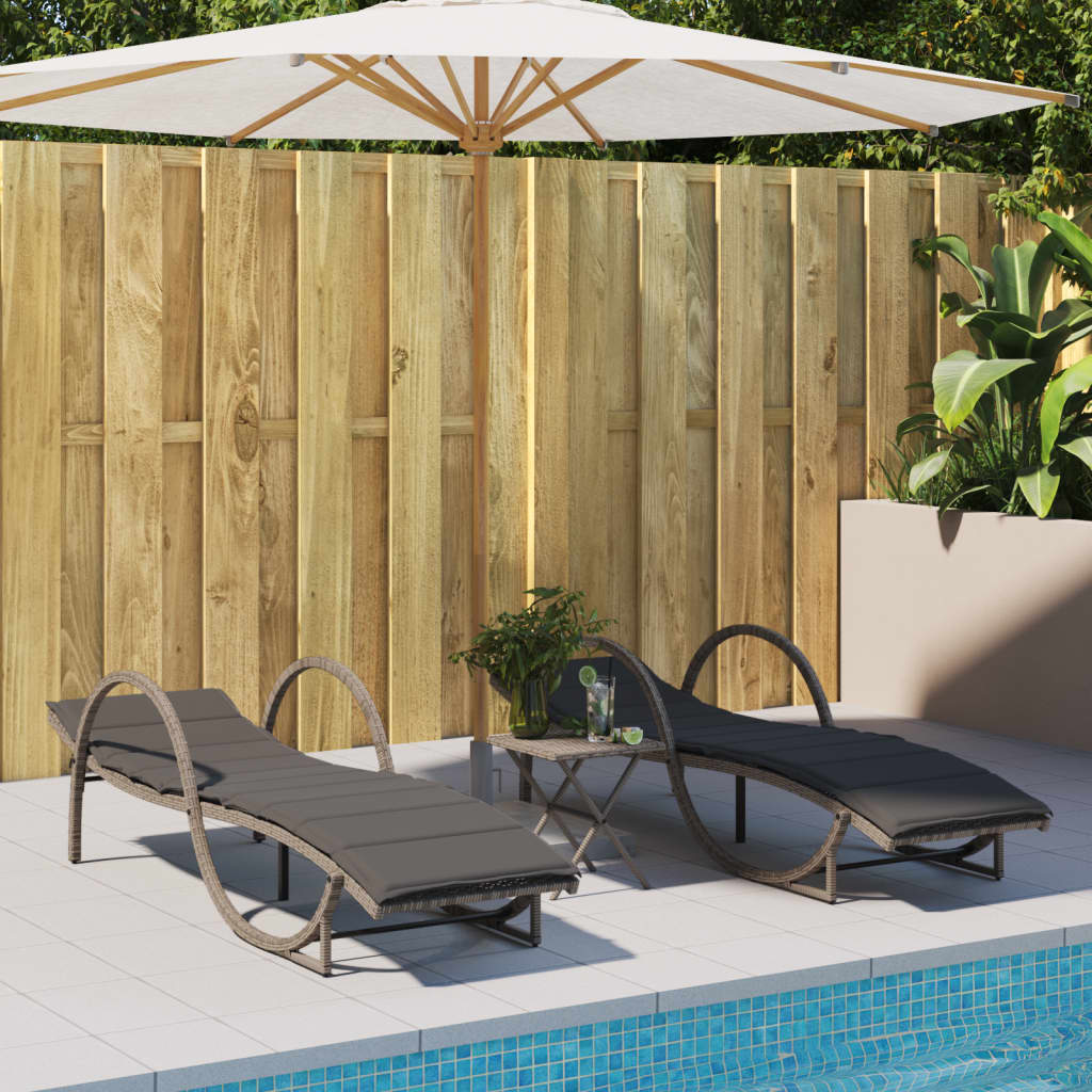 liggestole 2 stk. med bord polyrattan grå