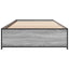 sengeramme 90x190 cm konstrueret træ og metal grå sonoma-eg