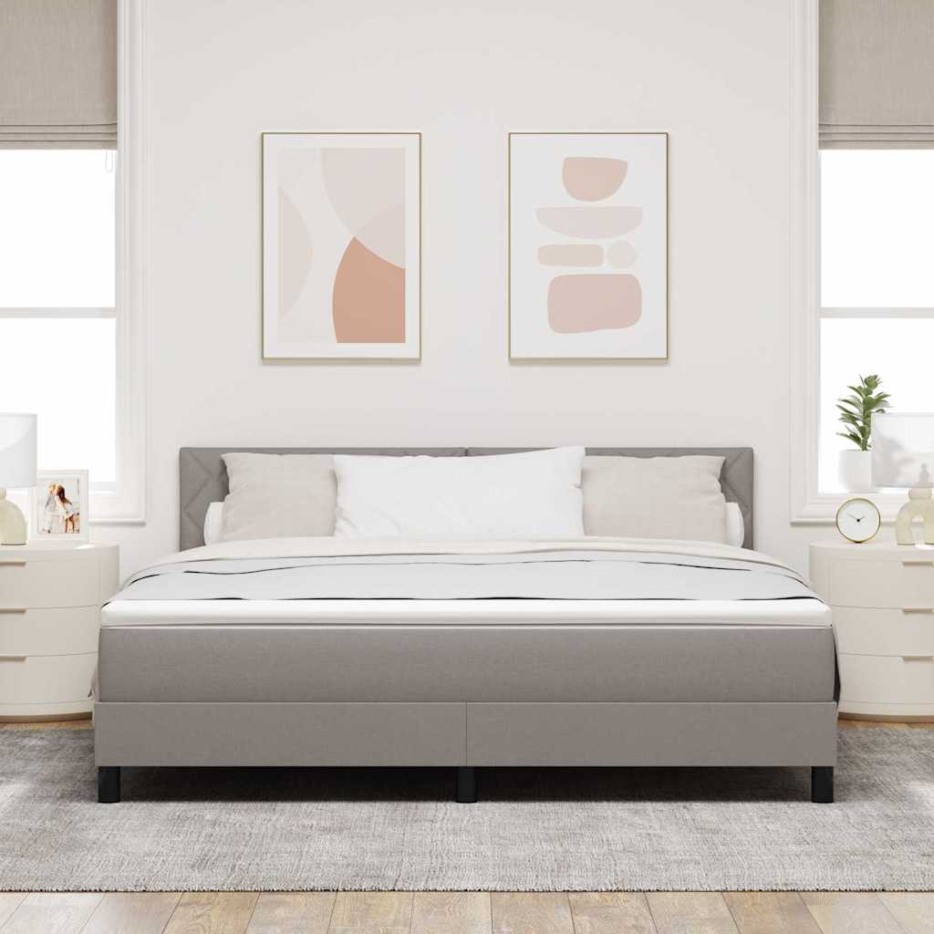 Box spring seng med LED-lysstrimler Gråbrun 180 x 200 cm Stof