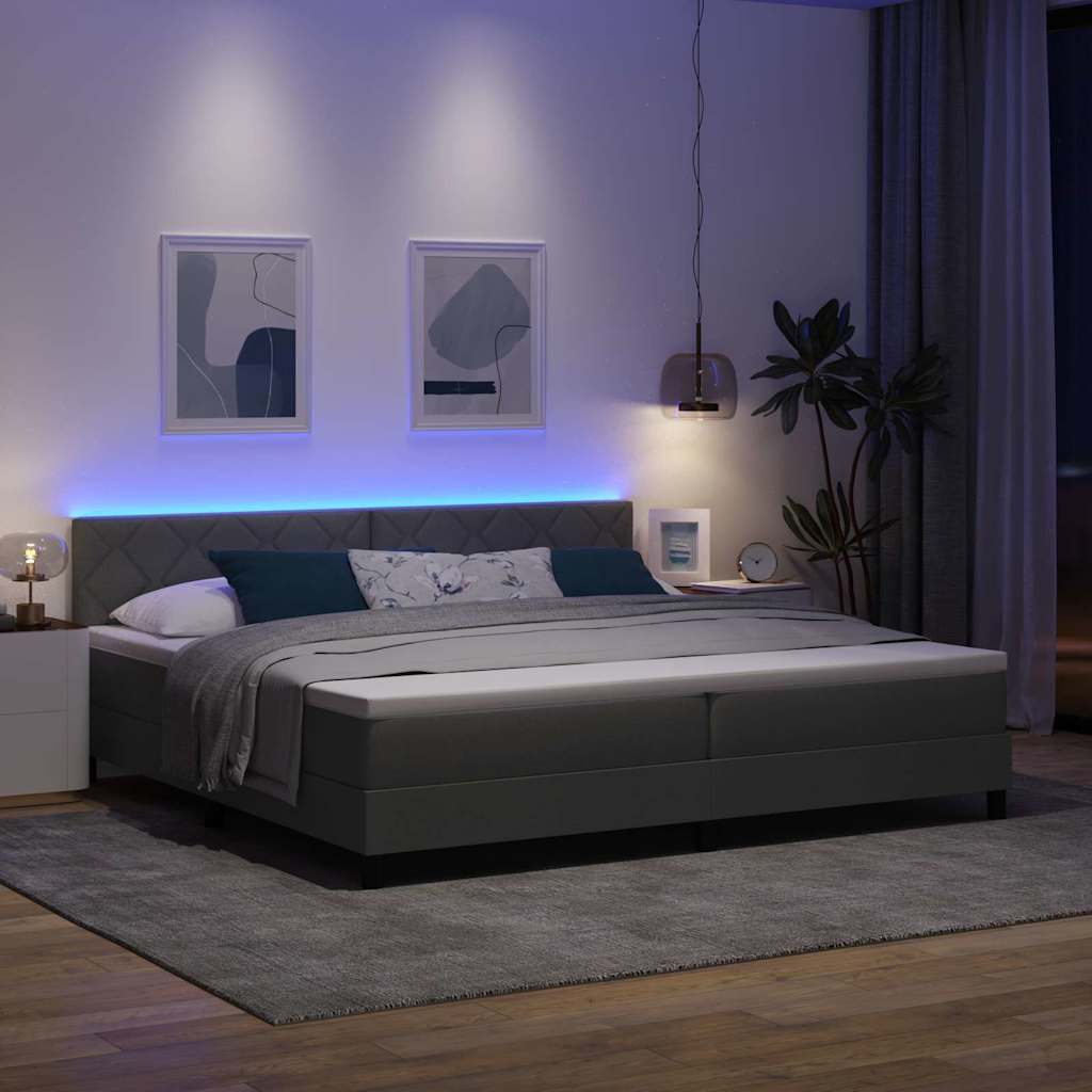 Box spring seng med LED-lysstrimler Mørkegrå 200 x 200 cm Stof