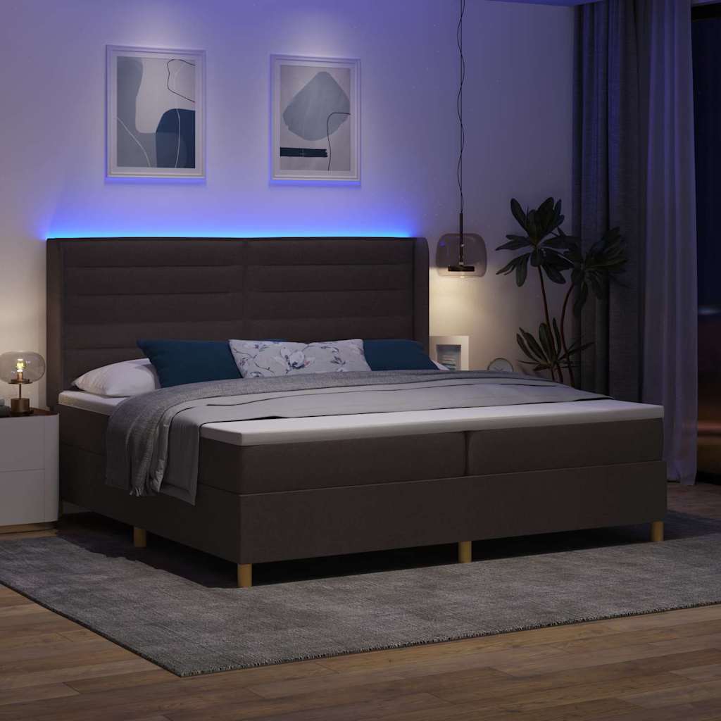 Box spring seng med madras med LED Brun 200 x 200 cm Stof