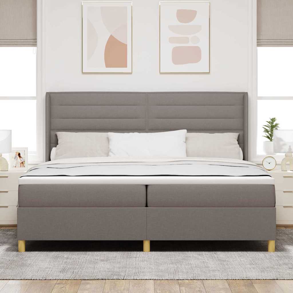 Box spring seng med LED-lysstrimler Gråbrun 200 x 200 cm Stof
