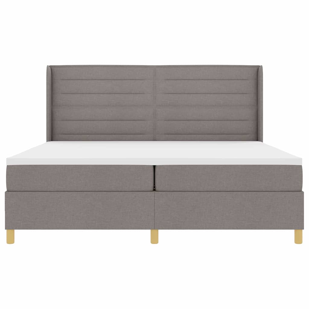 Box spring seng med LED-lysstrimler Gråbrun 200 x 200 cm Stof