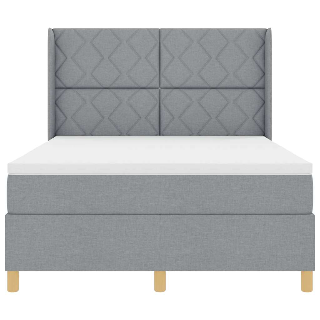 Box spring seng med LED-lysstrimler Lysegrå 140 x 190 cm Stof