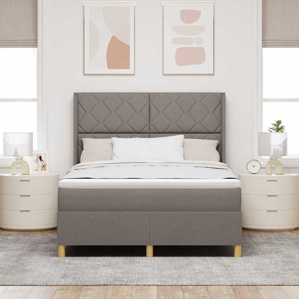 Box spring seng med LED-lysstrimler Gråbrun 140 x 190 cm Stof