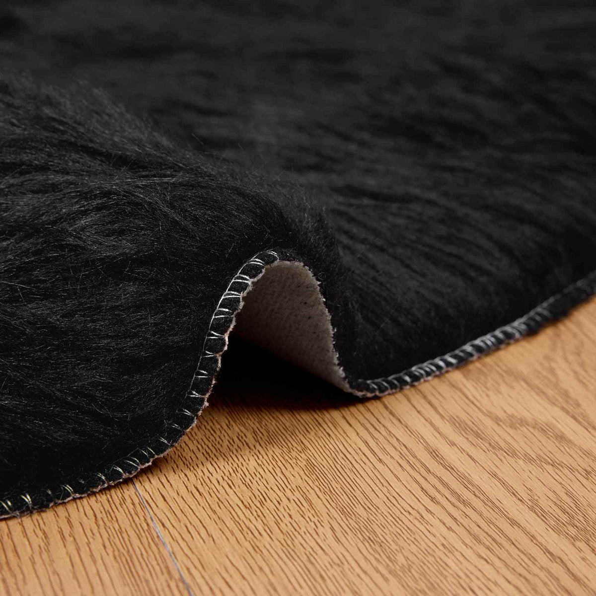 Fuskobbel lammeskindstæppe TAFALLA Sort Ø 100 cm Polyester