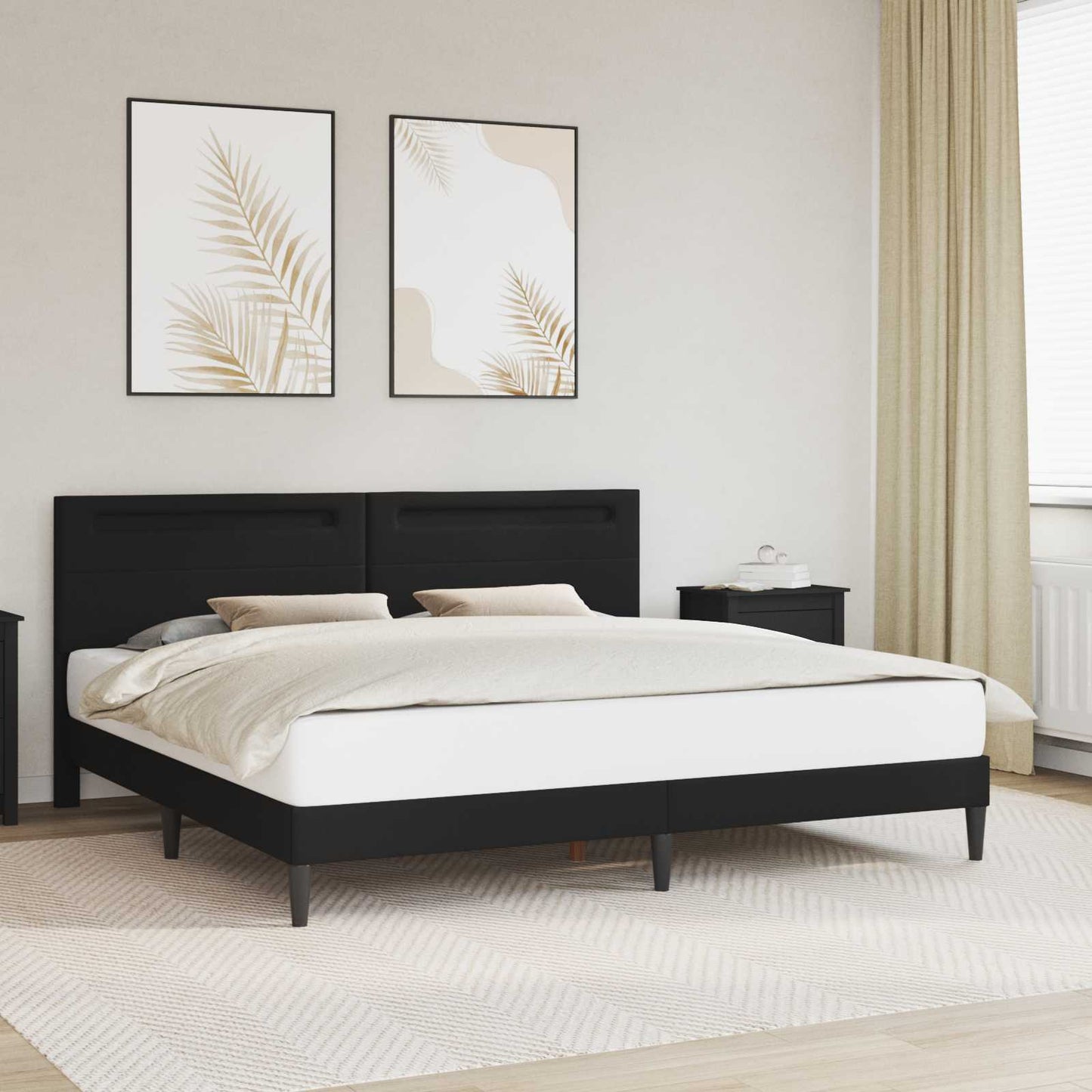 Sengestel med LED-lysstrimler Sort 200 x 200 cm Kunstlæder